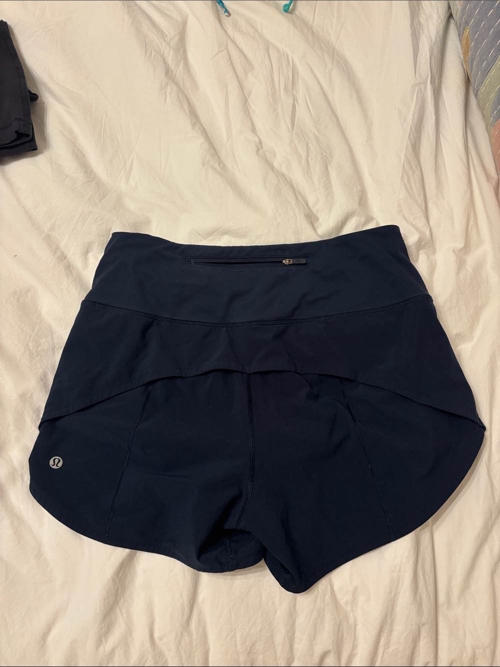 Lululemon High Rise Speed Up Short Navy 6 - Picture 2 of 3